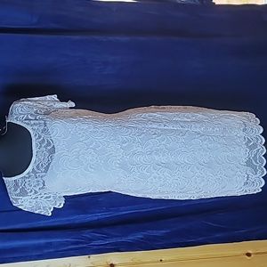 Women's knee length short sleeve lace dress